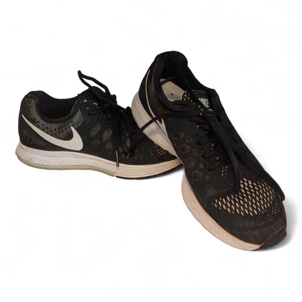 Nike Women's 7.5 Zoom Pegasus Black And White Tennis Shoes